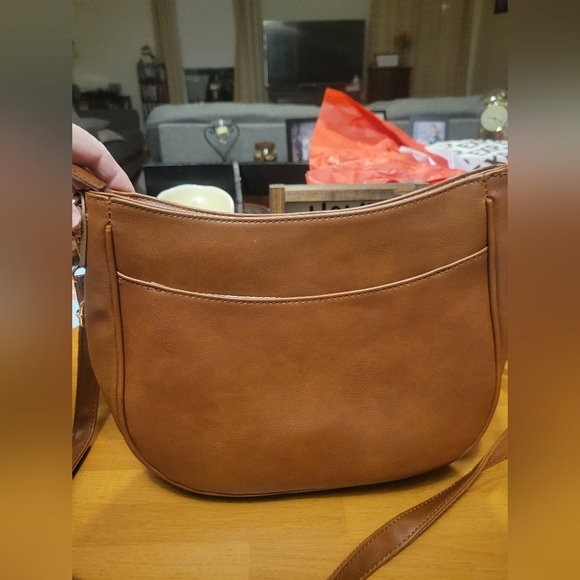 Elegant Brown Leather Shoulder Bag - Picture 3 of 9